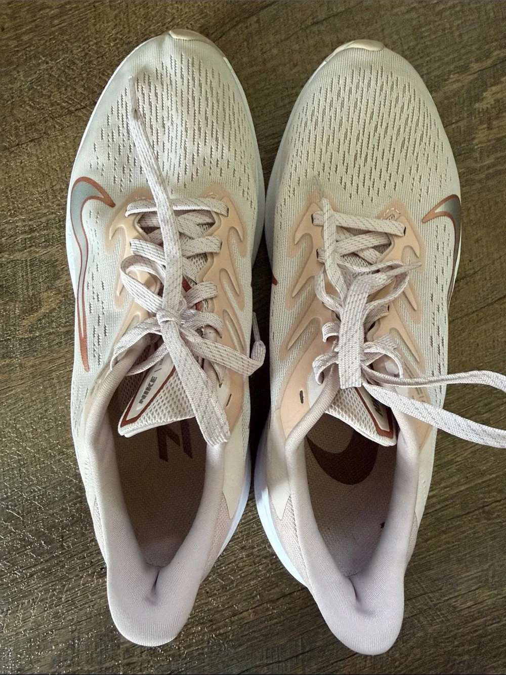 Nike Air Zoom Winflo 7 Women's Running Shoes in the Barely Rose Women’s Size 9